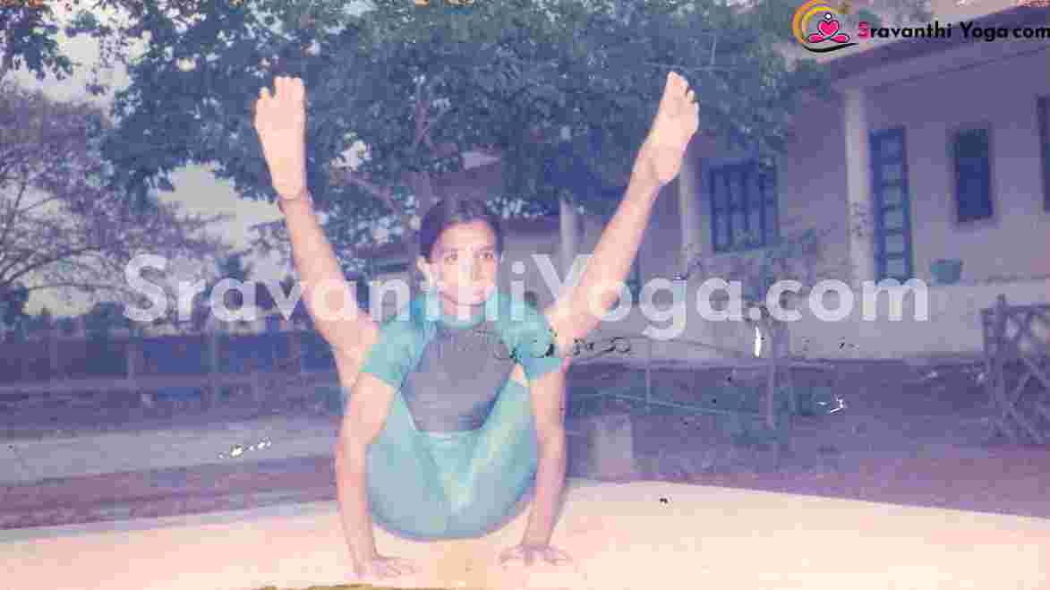 Uttita tittibhasana - Yoga Sravanthi
